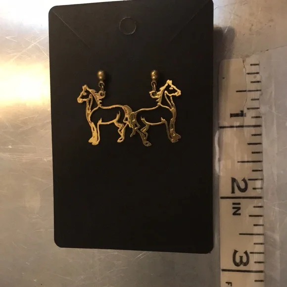5/$15 Horse earrings dangle gold tone - Picture 4 of 5